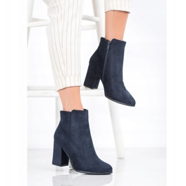 SHELOVET Marineblaue Stiefel auf einer Säule 1