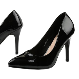 Schwarze Pumps am LEI-80-Pfosten 1