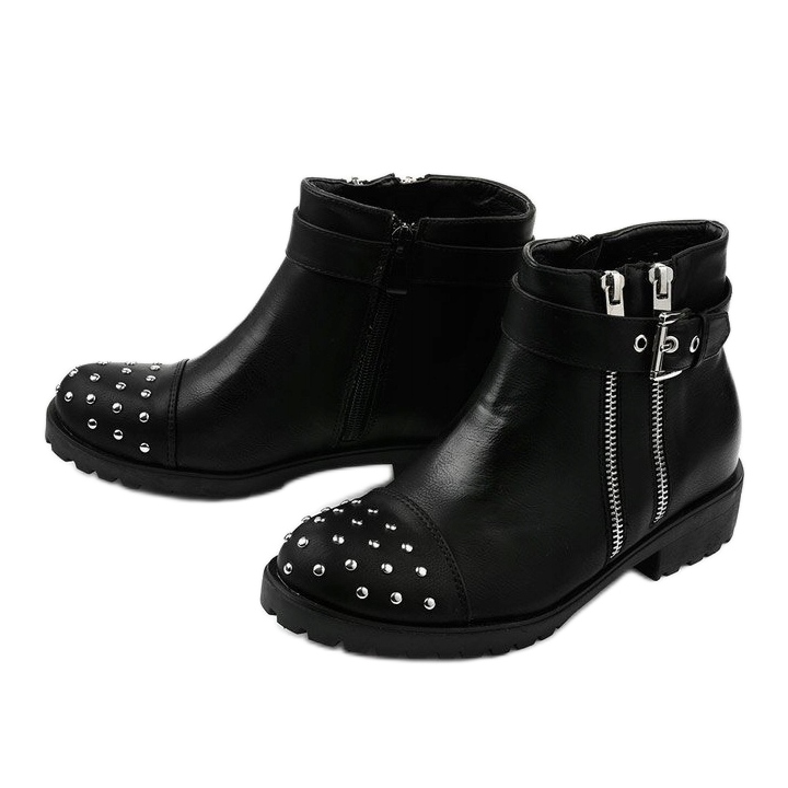 Schwarze Stiefeletten mit Oress Nieten 2