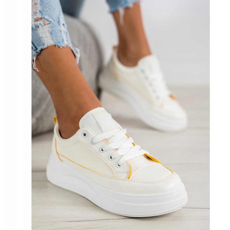 SHELOVET Sportschuhe auf der Plattform weiß 1