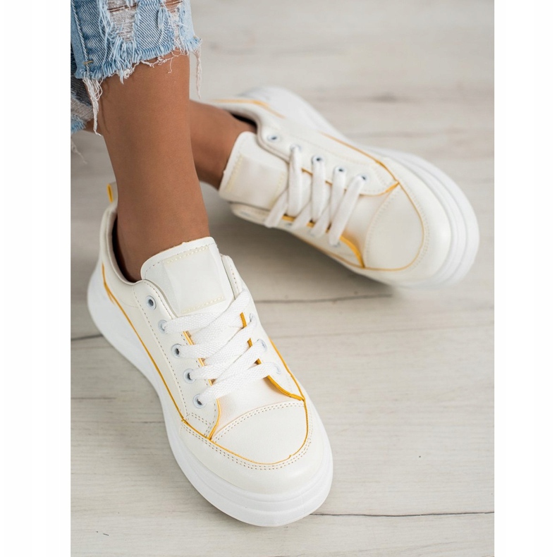 SHELOVET Sportschuhe auf der Plattform weiß 2