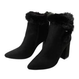 Schwarze Stiefeletten an einem Pfosten mit Helike-Reißverschluss 2