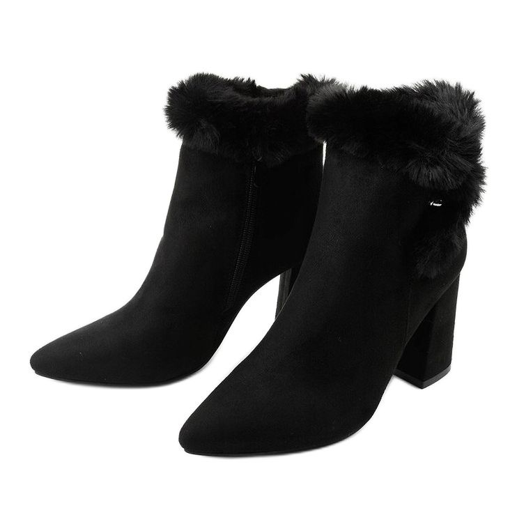 Schwarze Stiefeletten an einem Pfosten mit Helike-Reißverschluss 2