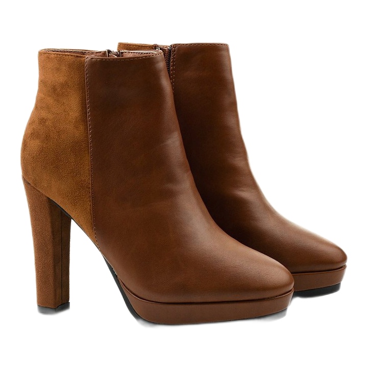 Kamelstiefel am Pfosten aus Clantree Öko-Leder braun 2