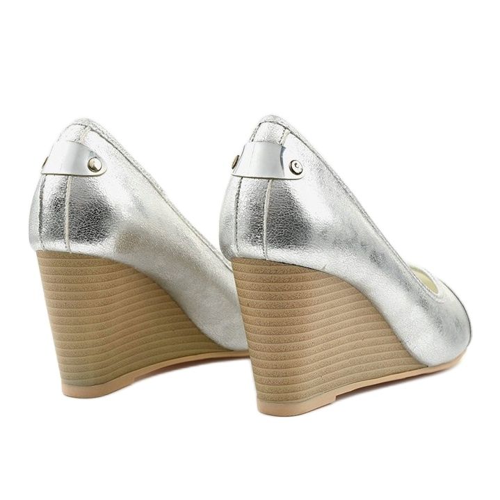 Silberne Pumps am Bluehorn Wedge 2