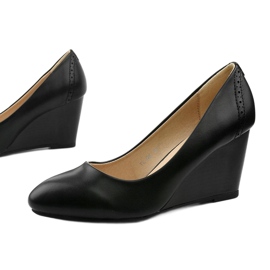 Schwarze Pumps am Affore Wedge 1