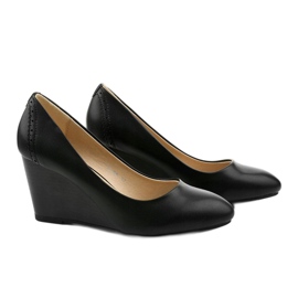 Schwarze Pumps am Affore Wedge 2