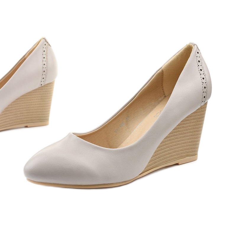 Graue Pumps auf dem Affore-Keil 1