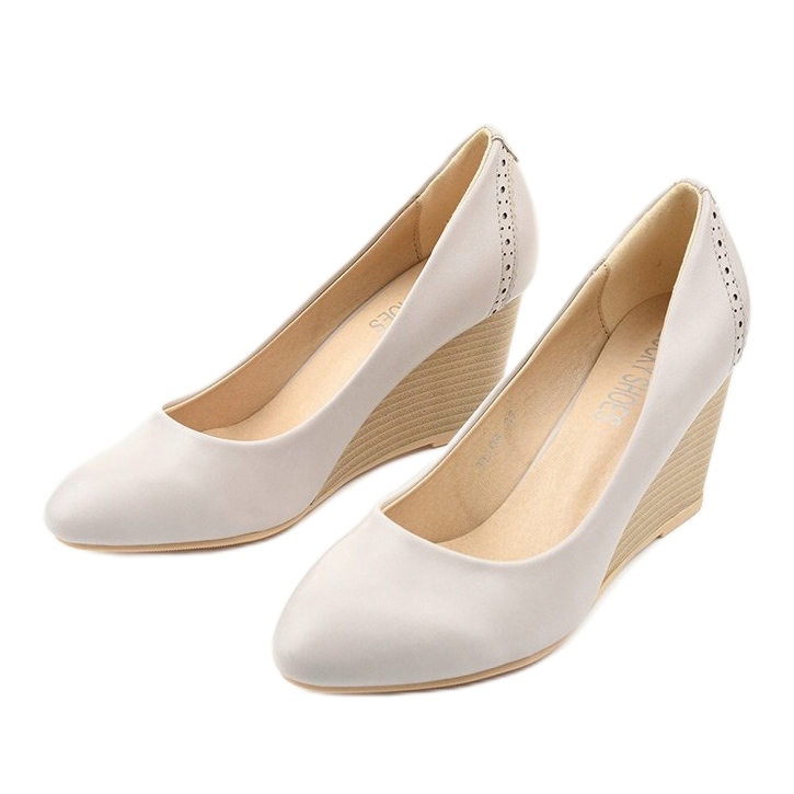 Graue Pumps auf dem Affore-Keil 2