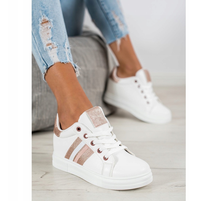 SHELOVET Sportschuhe auf einem Keil weiß 1