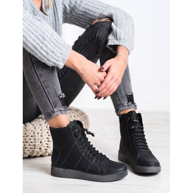 SHELOVET Schwarze Arbeiter auf Paltform 1