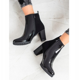 Gogo Stiefel aus Lackleder schwarz 2