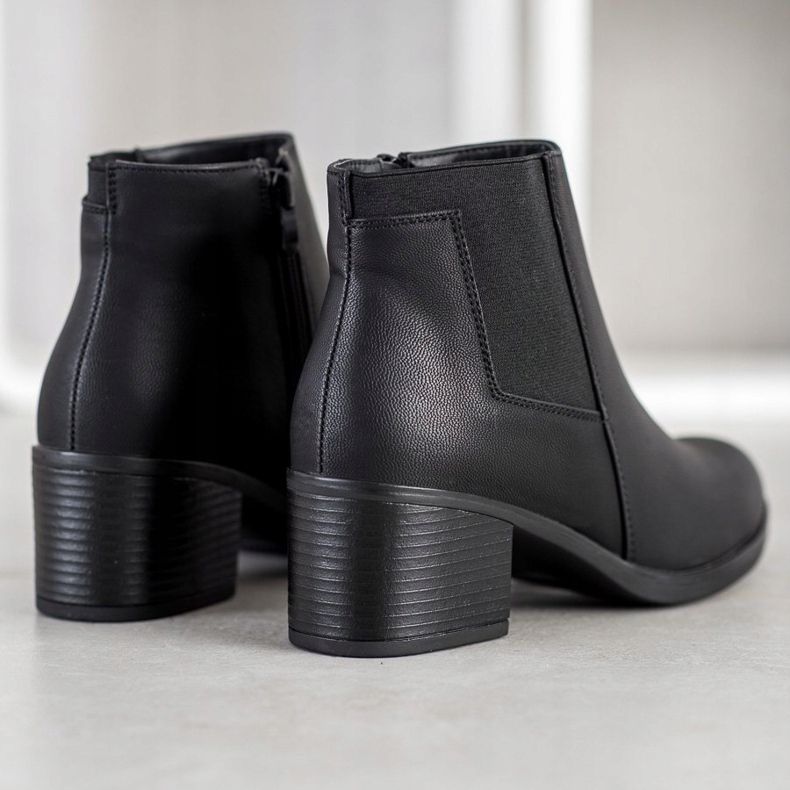 J. Star Stiefel auf einem Pfosten schwarz 1