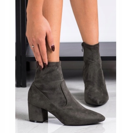 SHELOVET Khakifarbene Stiefel mit Wildlederabsatz 1