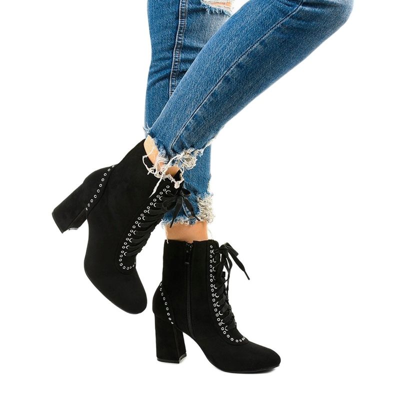 Schwarze Stiefeletten aus Corstorphine Öko-Wildleder 1