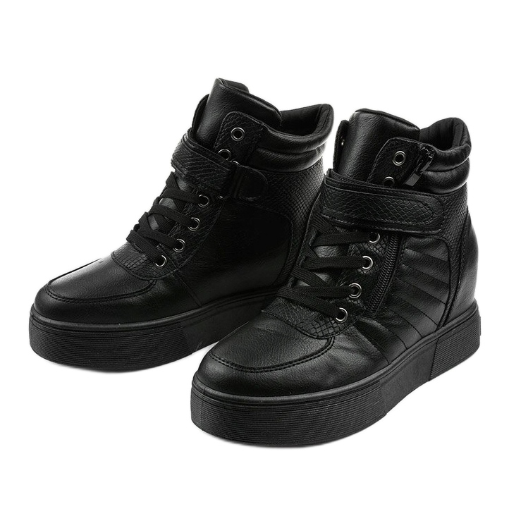 Schwarze warme Stiefel auf dem Keil AB0013 2