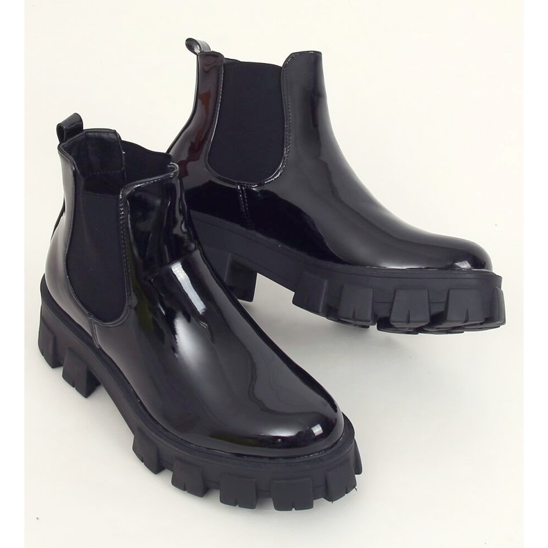 Schwarz lackierte Chelsea Boots NC1086 Black 1