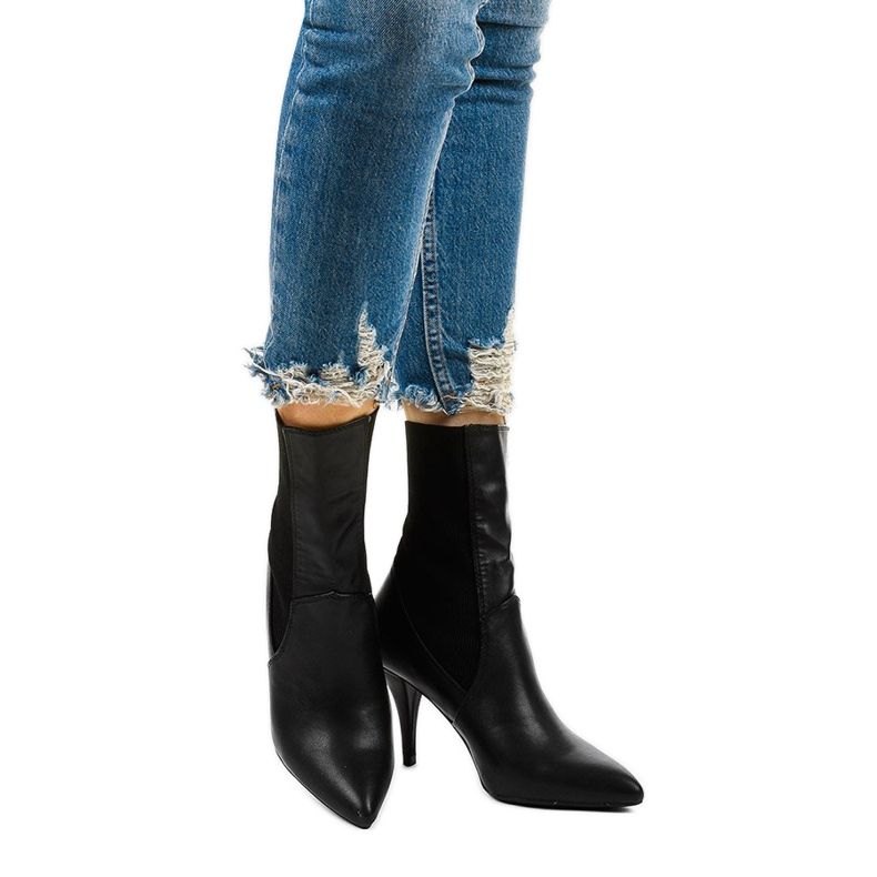 Schwarze High Heels mit Daywillow Socke 1