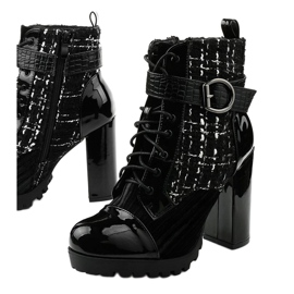 Schwarze Patchworkstiefel von Feramo 1