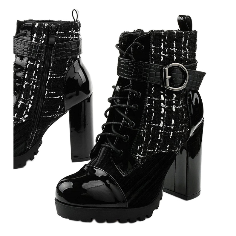 Schwarze Patchworkstiefel von Feramo 1