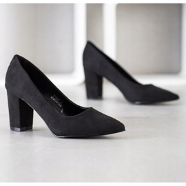 Renda Schwarze Pumps auf einer Säule 1