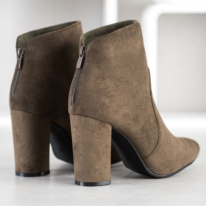 Ideal Shoes Klassische Stiefel auf einem Pfosten braun khaki 1