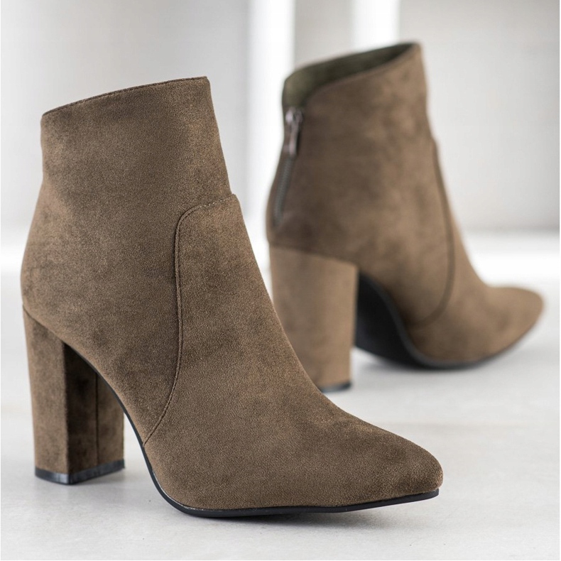 Ideal Shoes Klassische Stiefel auf einem Pfosten braun khaki 2