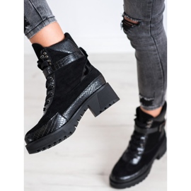 Gogo Arbeiter am Pol schwarz 1