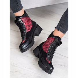 Groto Gogo Felsarbeiter an der Stange schwarz rot 1