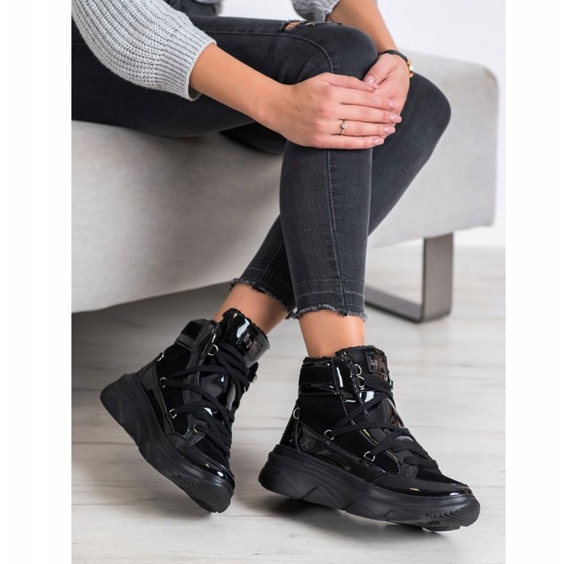 Kylie Modische schwarz lackierte Trapper 1