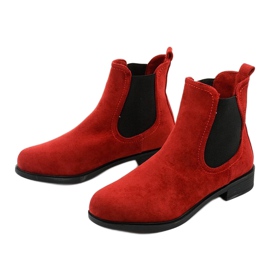 Torwarin rote flache isolierte Stiefel 2