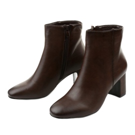 Braune Stiefeletten aus Kunstleder am Nilandaley-Pfosten 2