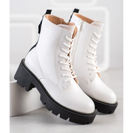 Seastar Weiße Trapper auf der Plattform schwarz 2