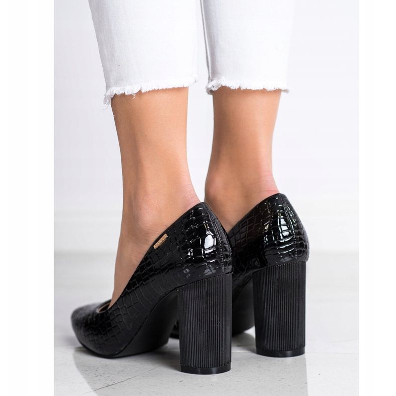 Goodin Pumpen auf einer Säule schwarz 1