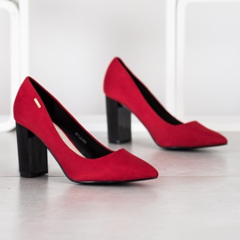 Goodin Pumpen auf einer Säule schwarz rot 1