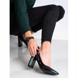 Goodin Pumpen auf einer Säule schwarz 2