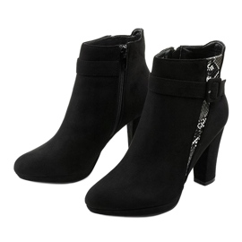 Schwarze Stiefel am Pfosten mit Lysianassa Öko-Wildleder 2