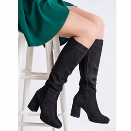 Goodin Wildlederstiefel auf einer Säule schwarz 1