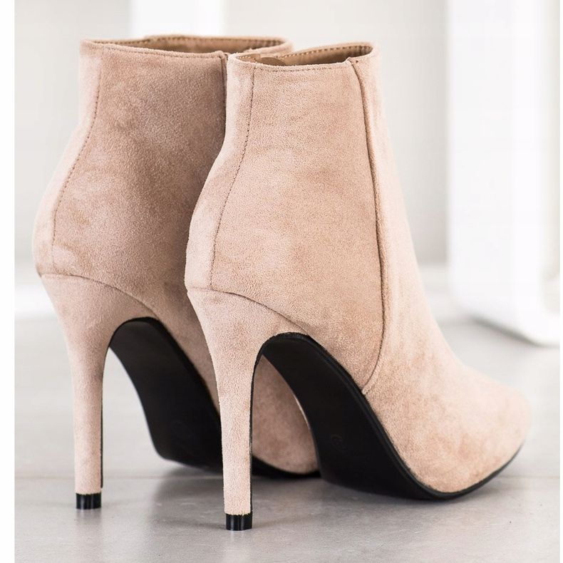 Small Swan Stylische Stiefel auf einem hohen Absatz beige 1