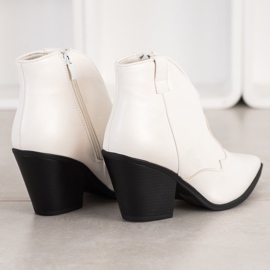 Queen Vivi Kurze Cowgirls in Spitz weiß 1