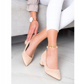 Goodin Beige Pumps in Spitz 1