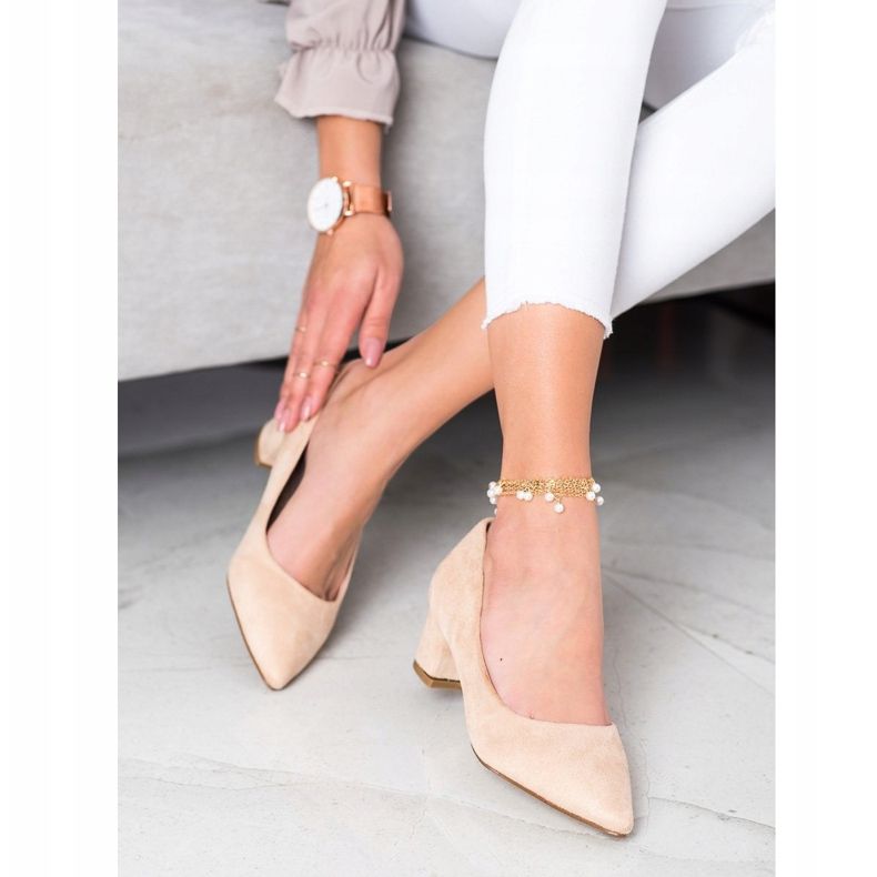 Goodin Beige Pumps in Spitz 1