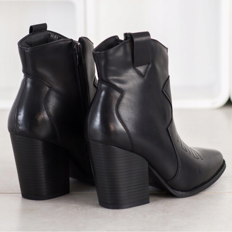 Bella Paris Schwarze Cowgirls 1