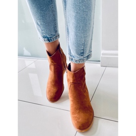 BM Stiefel auf einem versteckten Keilkamel ZT1013 Camel braun 1