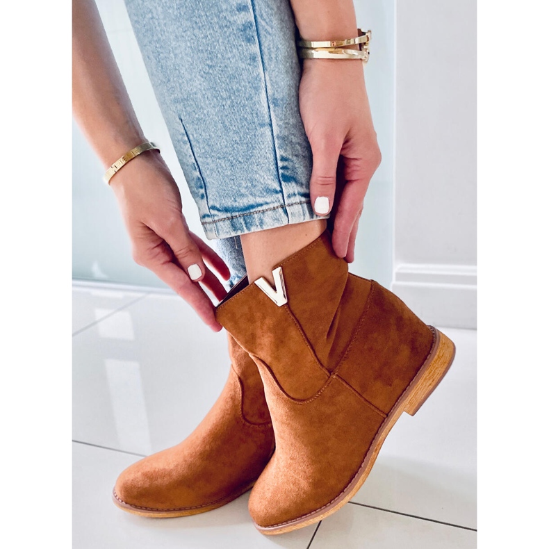 BM Stiefel auf einem versteckten Keilkamel ZT1013 Camel braun 2