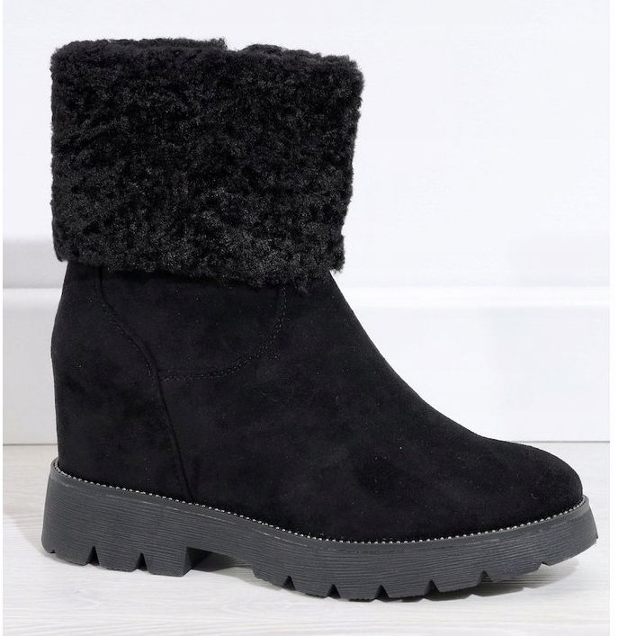 Schwarze Wildleder isolierte Stiefel von Bodri 1