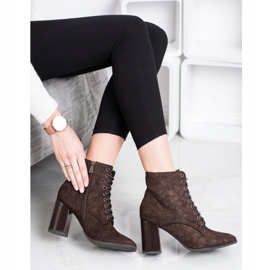 Kylie Gebundene Stiefeletten an einem Pfosten braun 2