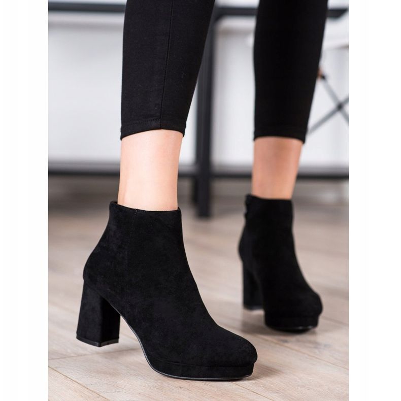 SHELOVET Wildleder Booties auf einer Bar schwarz 1