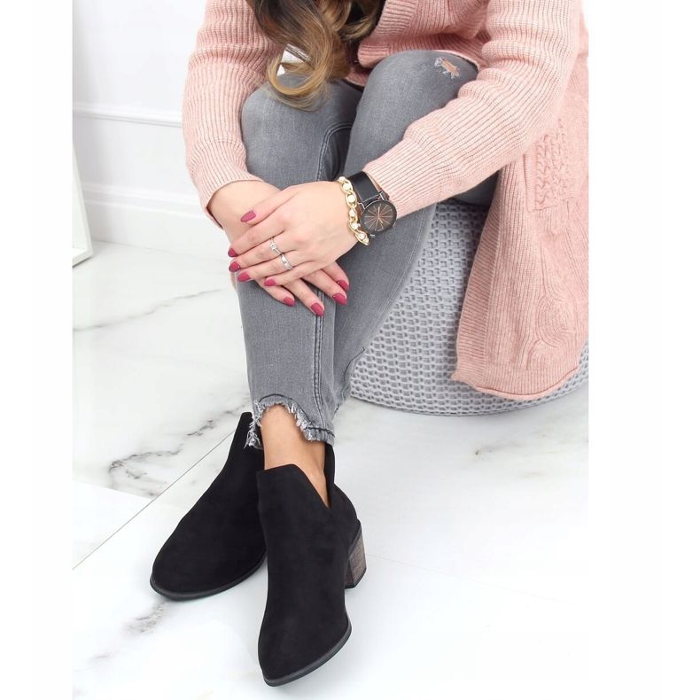 Schwarze Stiefel mit Ausschnitt schwarz CM-8M4-1 Black 1