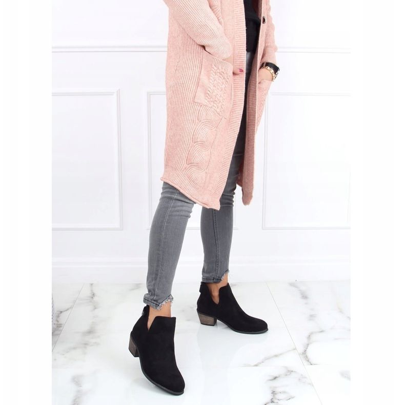 Schwarze Stiefel mit Ausschnitt schwarz CM-8M4-1 Black 2